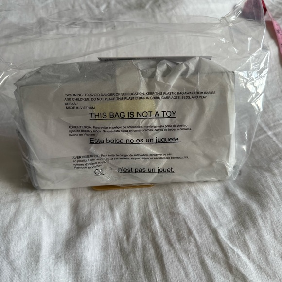 Marc Jacobs White Phone Wallet Wristlet - Picture 7 of 8